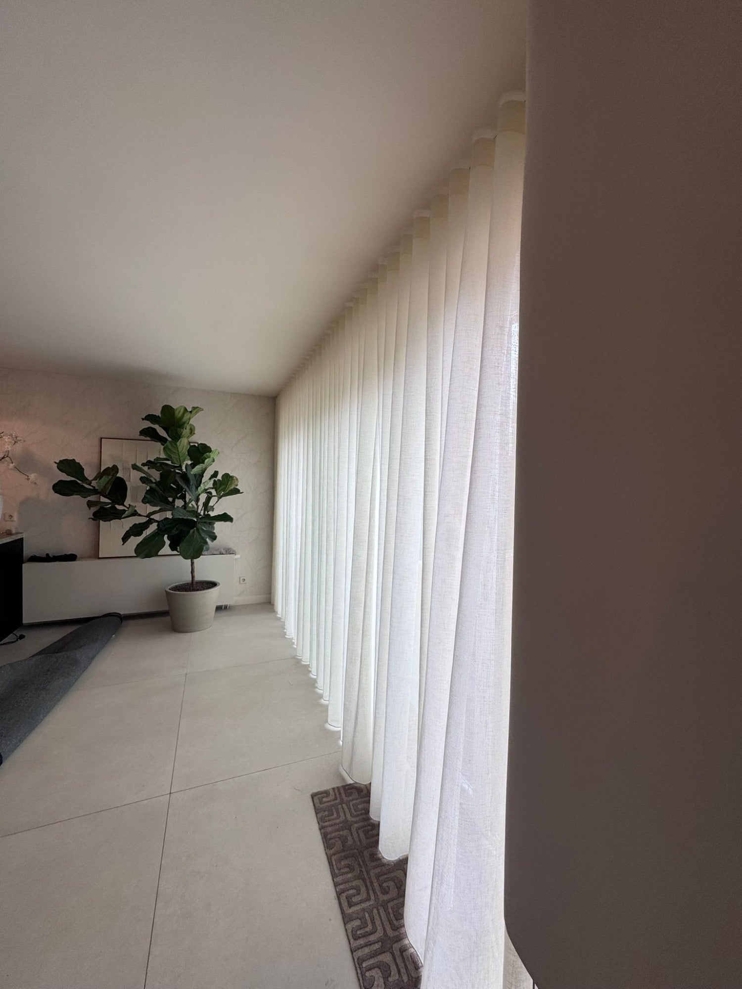 Inbetween Nathalie Tamarliving Light Cream - sfeerbeeld inbetween gordijnen